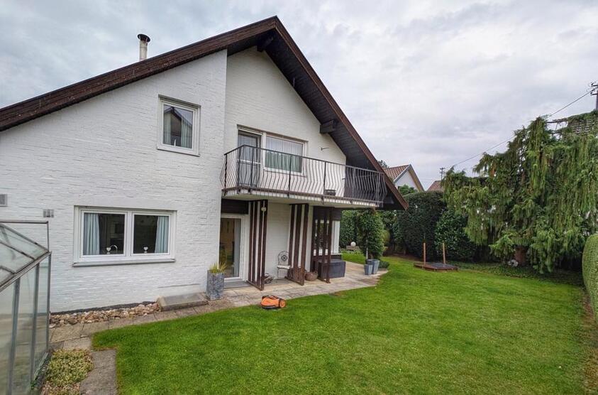 Freistehendes Einfamilienhaus mit EinliegerWohnung