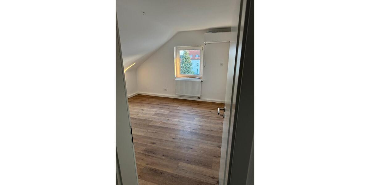 Dachgeschoßwohnung Bergrheinfeld - 2 Zimmer, 50 m&sup2;, 600&euro; | Angebot:26250527