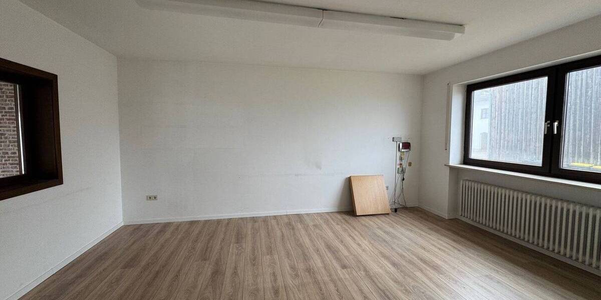 Werkstatt mit Ausstellungsfläche, Büro, Lager und Betriebsleiterwohnung in Bestlage von Kissing zimmer