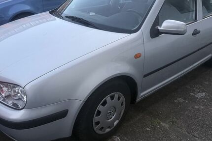 VW Golf 107.500 km 1.120 € Trittau 22946