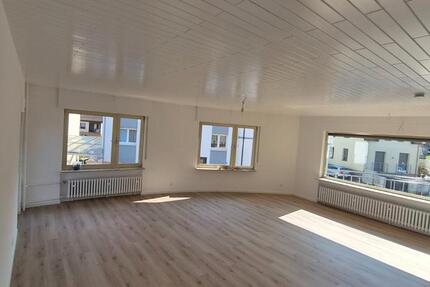 Haus Budenheim - 6 Zimmer, 240 m&sup2;, 1.980&euro; | Angebot:26335694