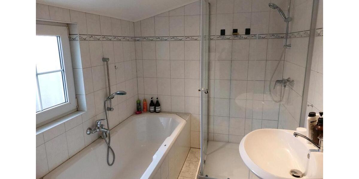 Dachgeschoßwohnung Grafschaft - 3 Zimmer, 75 m&sup2;, 950&euro; | Angebot:25393204