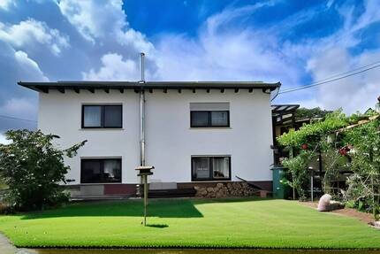 Haus Lich - 9 Zimmer, 245 m&sup2;, 299.000&euro; | Angebot:25685936