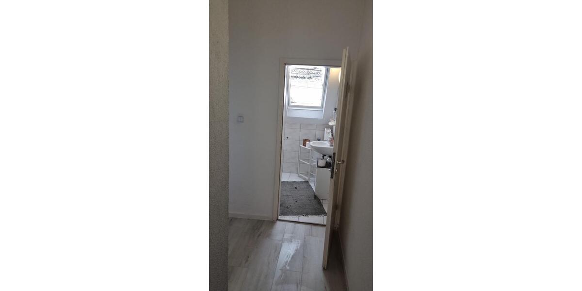Etagenwohnung Ludwigshafen am Rhein Mundenheim - 3 Zimmer, 100 m&sup2;, 1.000&euro; | Angebot:26689078