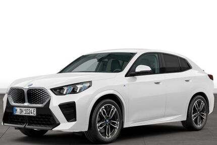 BMW iX2 8.180 km 51.880 &euro; Berlin 12683