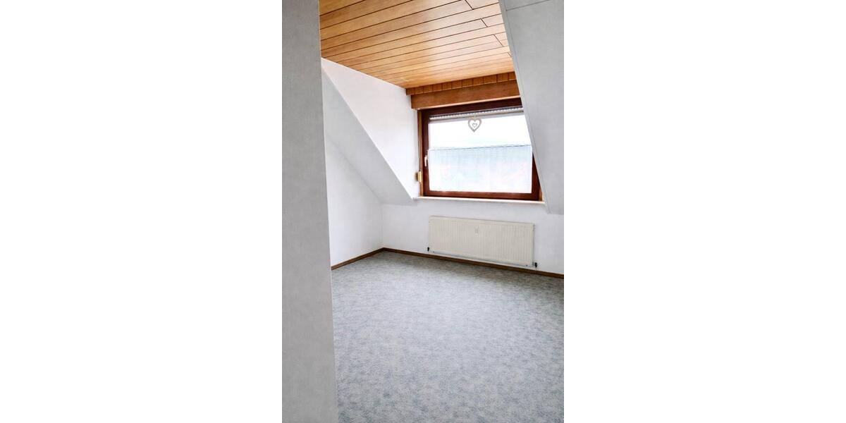 Dachgeschoßwohnung Ubstadt-Weiher Weiher - 3 Zimmer, 64 m&sup2;, 175.000&euro; | Angebot:26153405