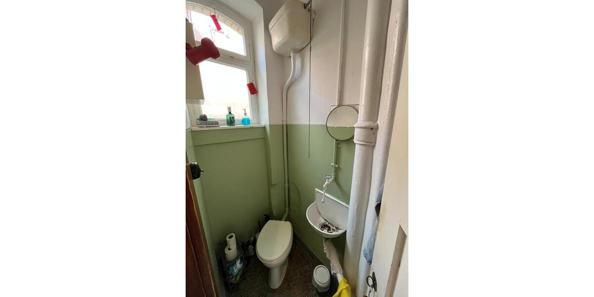 2-Zimmer-Hinterhauswohnung im urgetreuen Altbaustil 2 zimmer