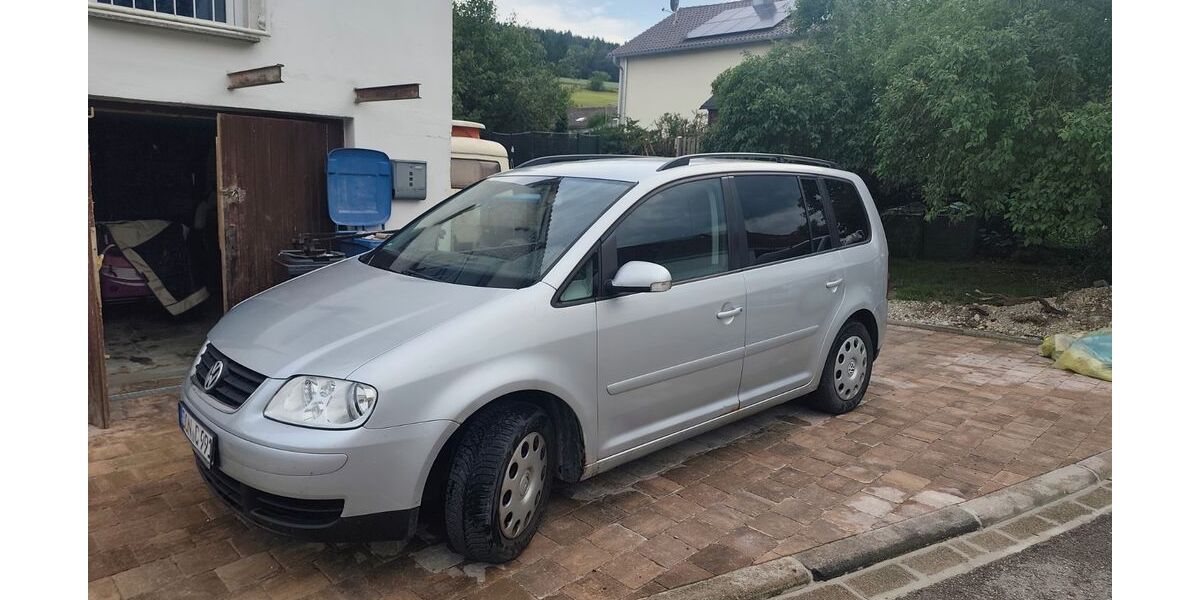 VW Touran 283.000 km 2.450 &euro; Donauwörth 86609