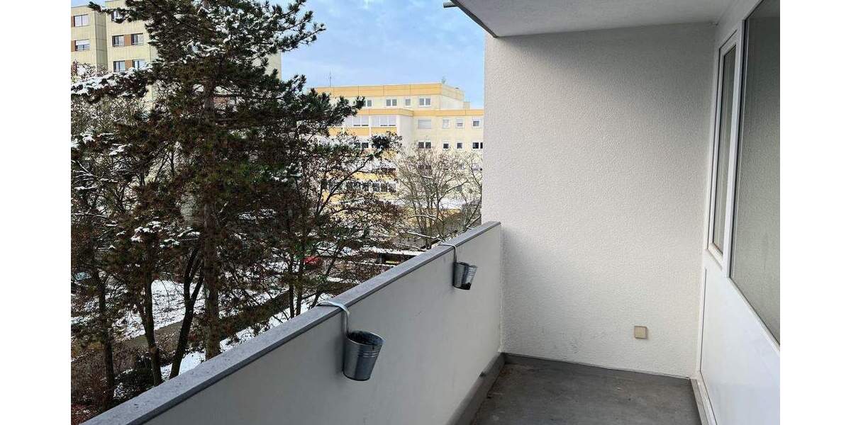 Sehr schöne 1 Zimmer-Wohnung mit separater Küche und Balkon, 3. OG mit Aufzug, gepflegtes MFH in Stein-Deutenbach - EBK kann abgelöst werden 1 zimmer