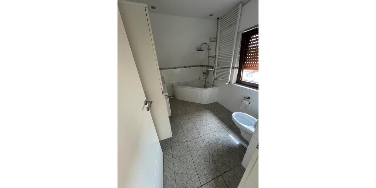 Dachgeschoßwohnung Wittlich - 3 Zimmer, 90 m&sup2;, 1.200&euro; | Angebot:26651645