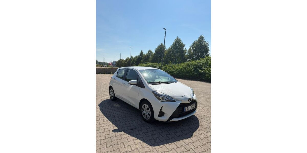 Toyota Yaris 16.879 km 12.700 &euro; Karlsruhe 76227