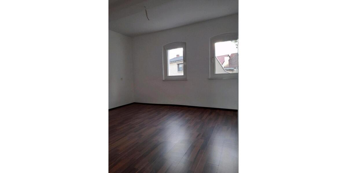 Reihenhaus Allstedt - 7 Zimmer, 140 m&sup2;, 70.000&euro; | Angebot:25909095
