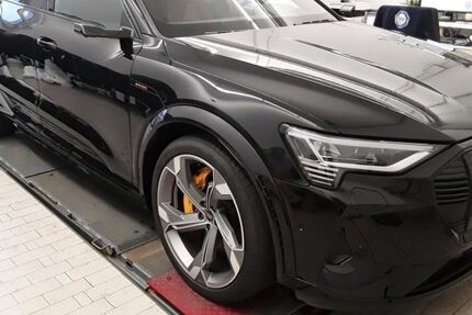 Audi e-tron 49.800 km 44.970 &euro; Helmstedt 38350