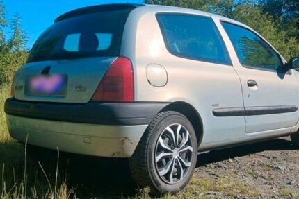 Renault Clio 106.000 km 1.300 &euro; Steinau an.d. Straße 36396