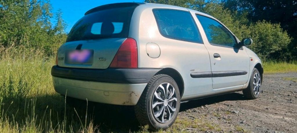 Renault Clio 106.000 km 1.300 &euro; Steinau an.d. Straße 36396