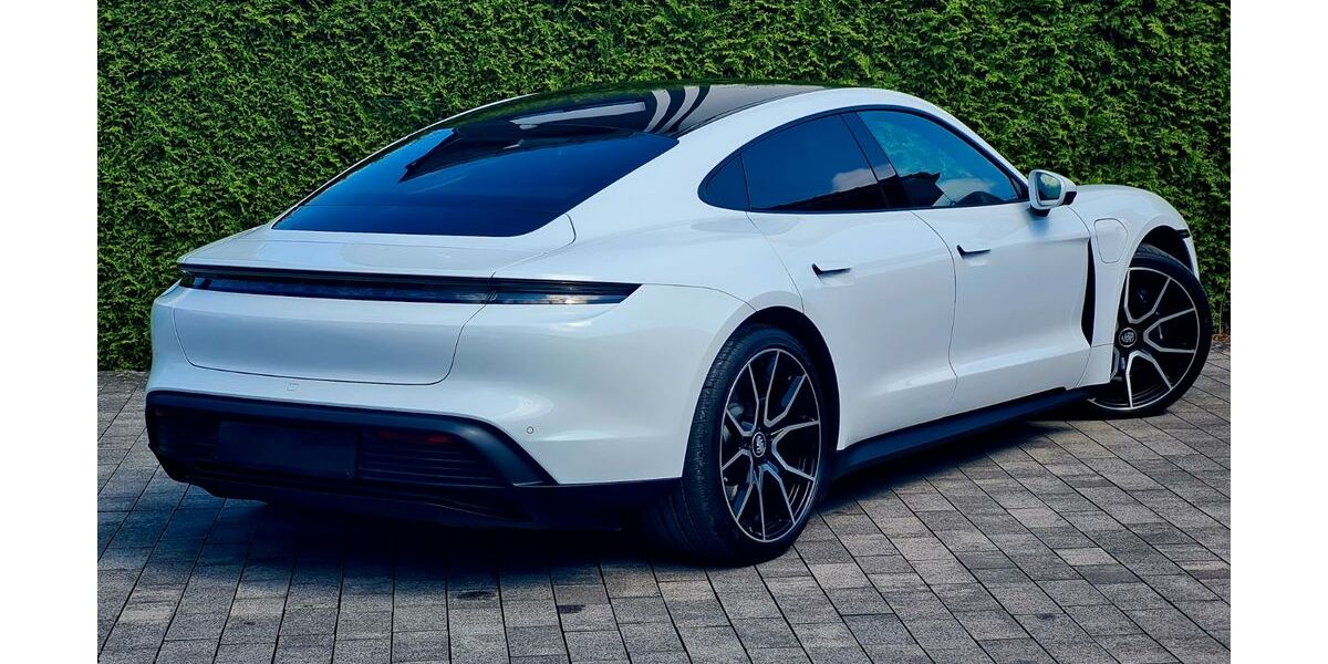 Porsche Taycan 16.000 km 69.900 € Bad Lippspringe 33175