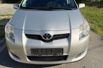 Toyota Auris 101.773 km 4.999 &euro; Dresden 01097
