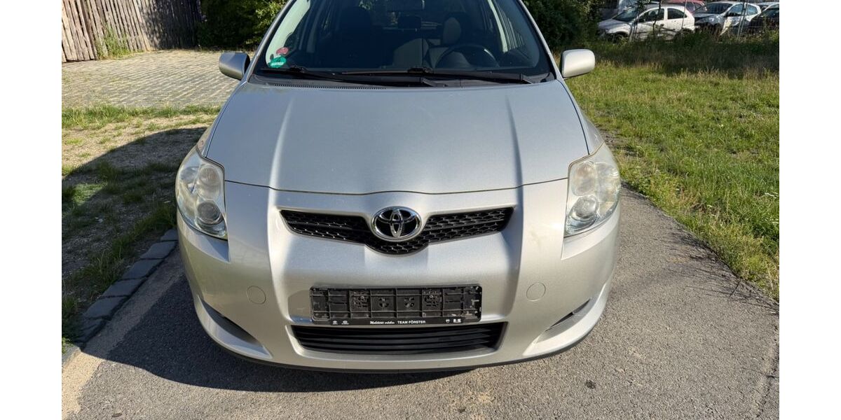 Toyota Auris 101.773 km 4.999 &euro; Dresden 01097