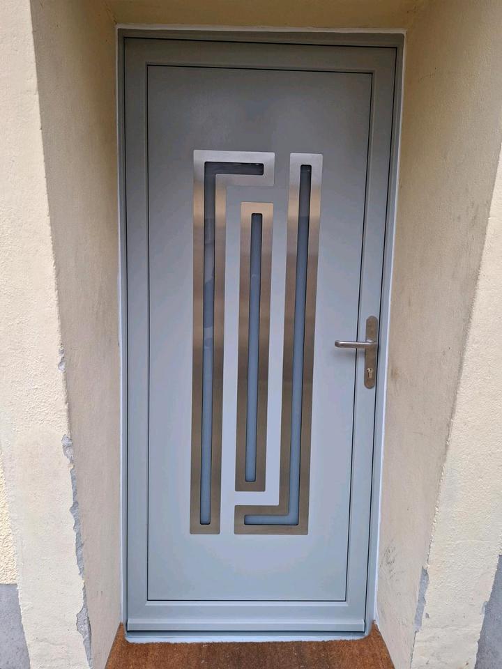 Freistehender Altbau mit Innenhof und Garten