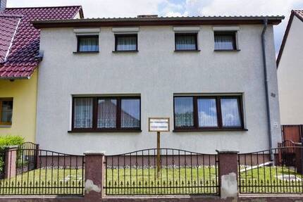 Haus Britz - 7 Zimmer, 264 m&sup2;, 294.000&euro; | Angebot:25779356