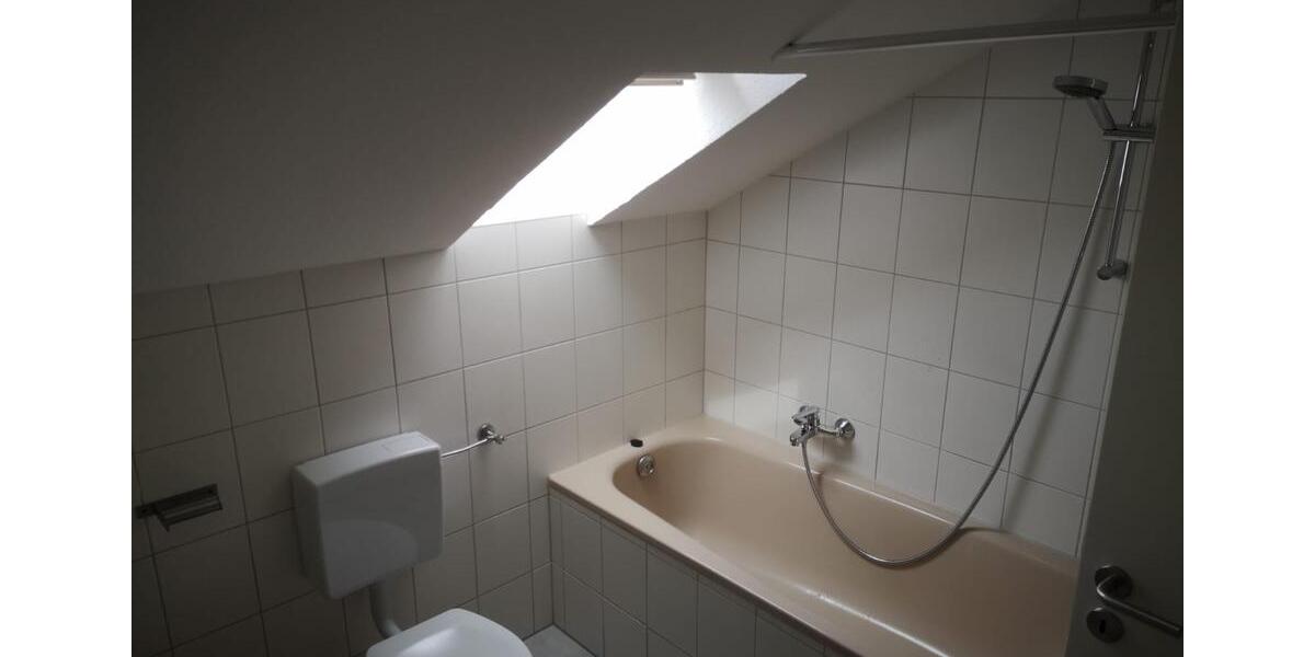 Dachgeschoßwohnung Siegburg - 3 Zimmer, 74 m&sup2;, 990&euro; | Angebot:25545139