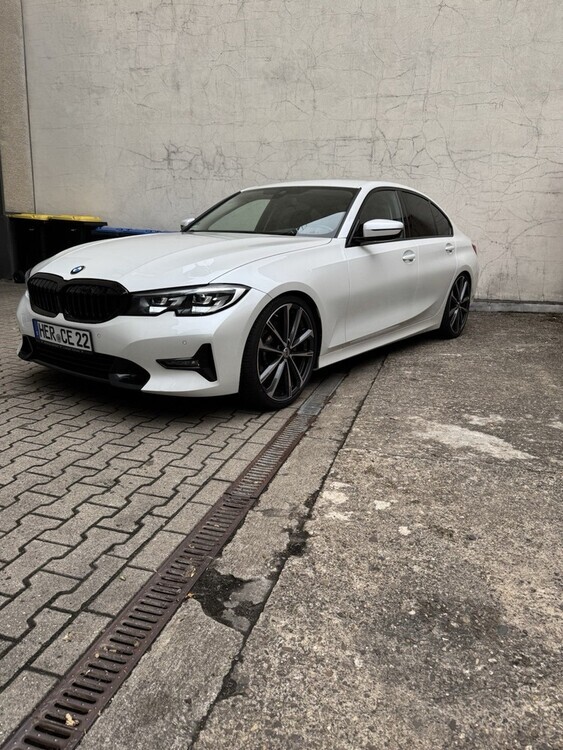 BMW 330i 61.300 km 33.500 € Herne 44623