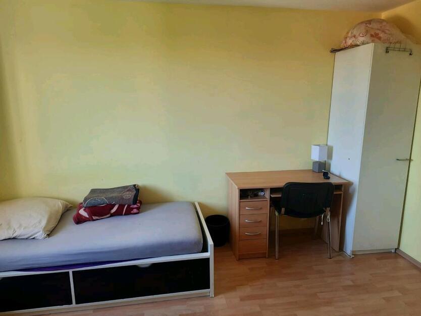 möbliertes Zimmer in 3er WG