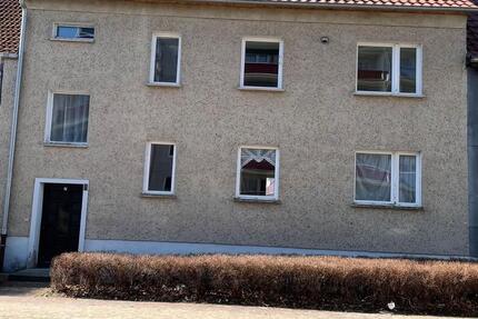 Haus Strasburg (Uckermark) - 9 Zimmer, 230 m&sup2;, 75.000&euro; | Angebot:25625254