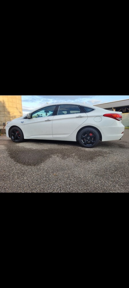 Hyundai i40 162.000 km 5.200 € Stuttgart 70173