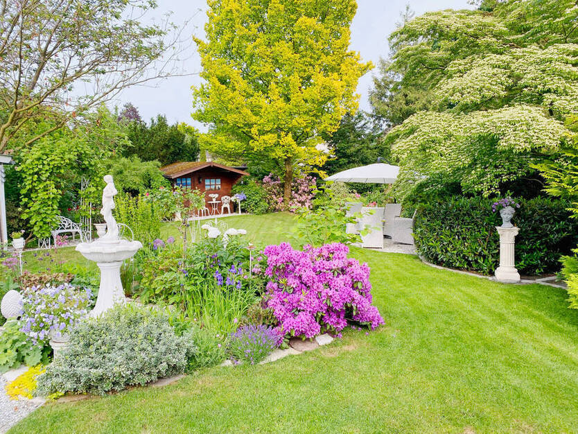 4-Zi.- Doppelhaustraum mit Wintergarten, Kamin, Sauna, Carport und Garten in ruhiger Sackgassenlage