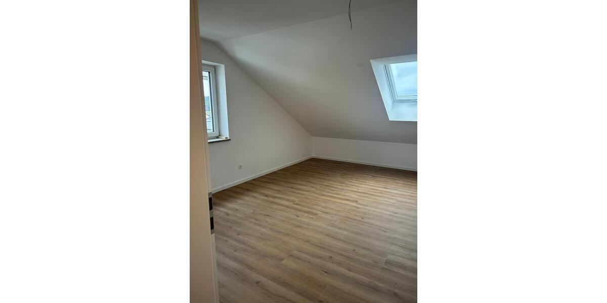 Vermietung: Neubau - Reihenhaus KFW 40 qng Niedrigenergiehaus 6.5 zimmer