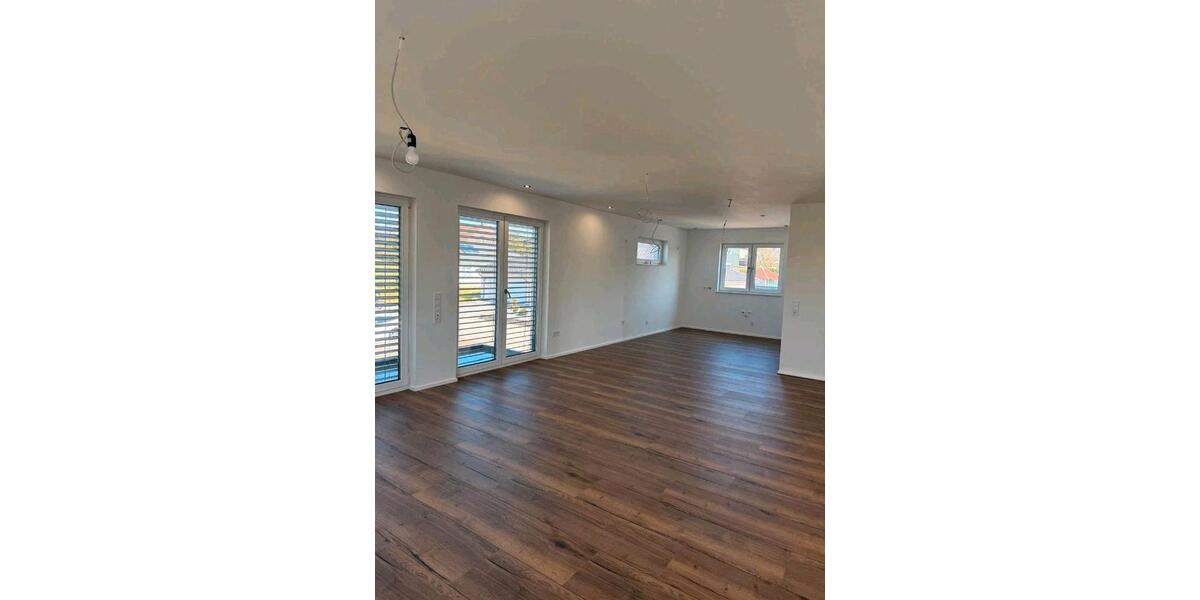 Etagenwohnung Lebach - 4 Zimmer, 120 m&sup2;, 1.250&euro; | Angebot:26573104