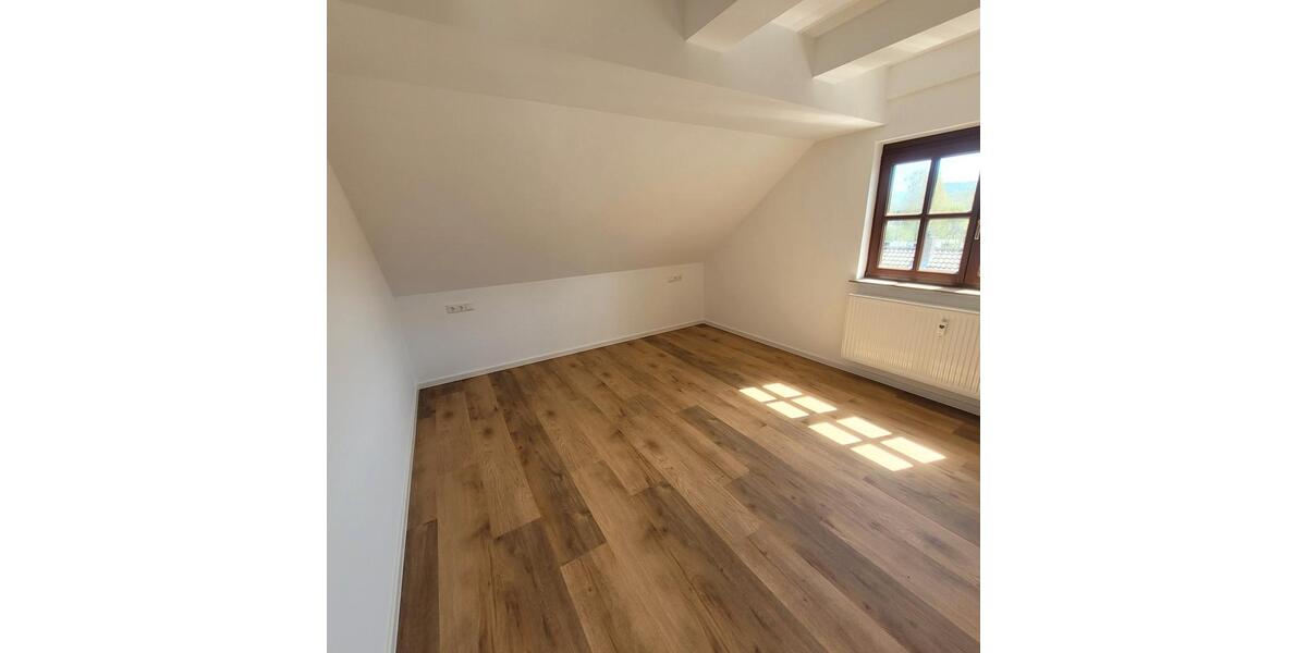 Dachgeschoßwohnung Mitwitz - 4 Zimmer, 77 m&sup2;, 725&euro; | Angebot:26367691