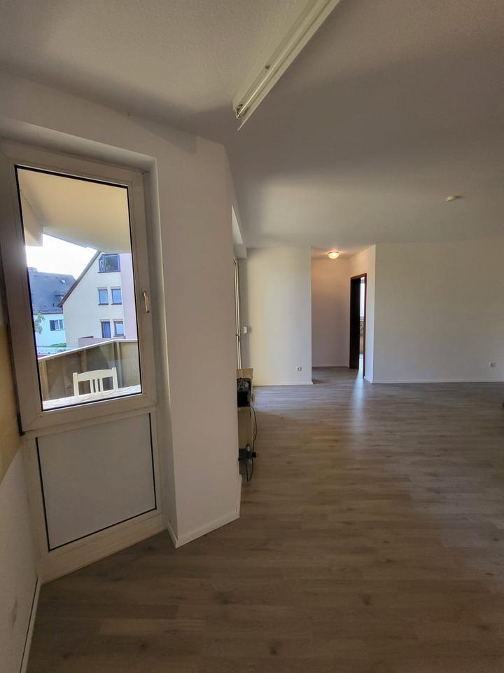 2-Zimmer Wohnung mit Balkon und Keller, großes Bad, ohne EBK