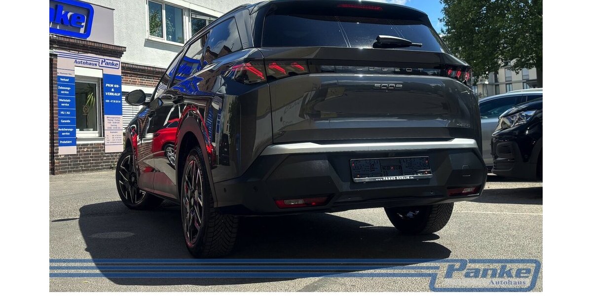 Peugeot 5008 Hybrid 136 GT 7 Sitzer Panorama 22.659 km 31.990 &euro; Berlin 13187