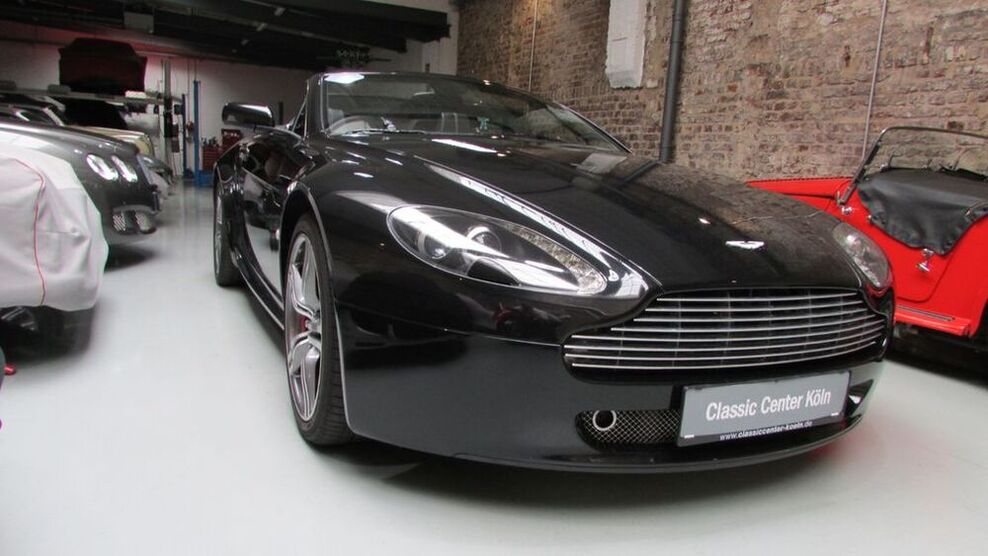 V8 Vantage