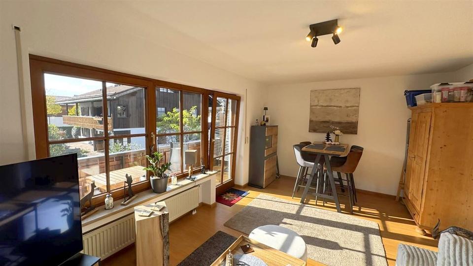 2-Zimmer-Eck-Balkon-Wohnung ca. 60 m², 1. OG, Bad + Gäste-WC, Keller, Stellplatz am Hof 2 zimmer