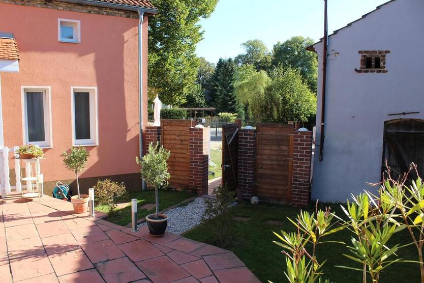 Schöne, Wohnung mit Terrasse und Garten