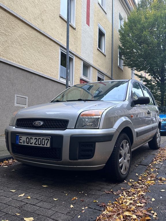 Ford Fusion 106.000 km 2.500 € Essen 45144