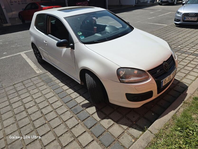VW Golf 266.000 km 3.200 € Regensburg 93051