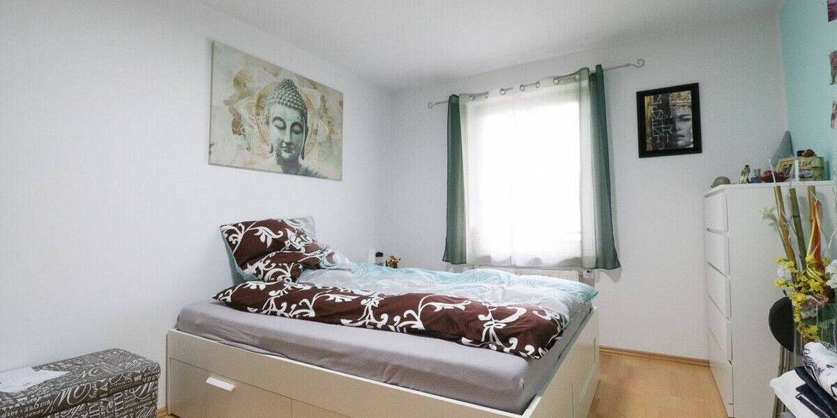 Wohnen mit Wohlfühlfaktor - Solide vermietete, helle 4-Zimmer-Wohnung mit Loggia und zwei Bädern 4 zimmer