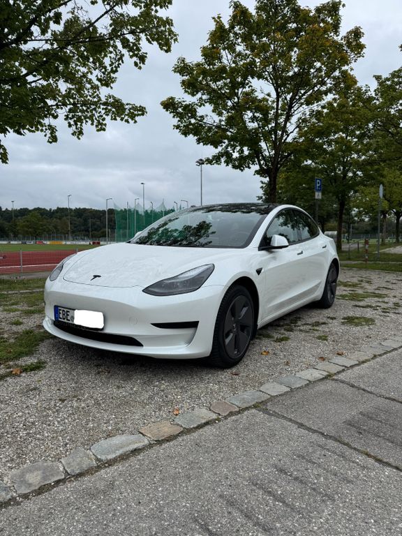 Tesla Model 3 37.900 km 28.700 € Poing 85586