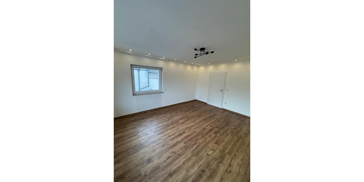 Sanierte 4 Zimmer Wohnung 145qm 4 zimmer