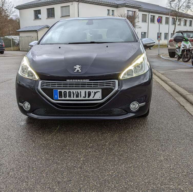 Peugeot 208 254.000 km 4.500 € Zell im Wiesental 79669