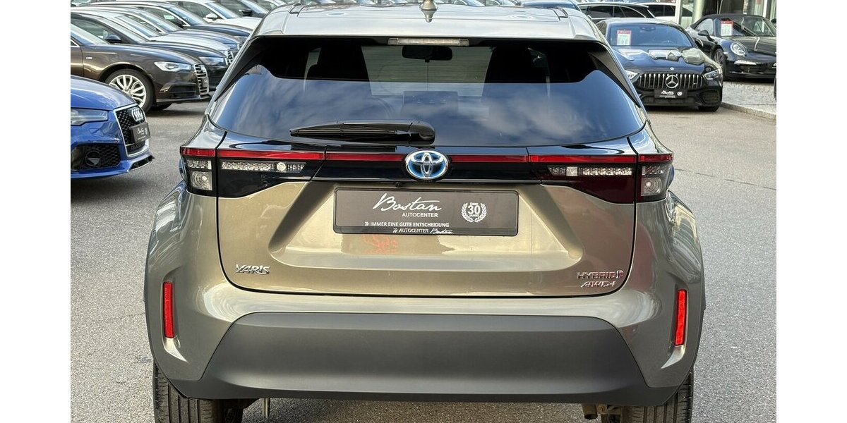 Toyota Yaris Cross TEAM D/Hybrid AWD-i KAMERA/NAVI/DAB 25.628 km 23.800 &euro; Villingen-Schwenningen 78054