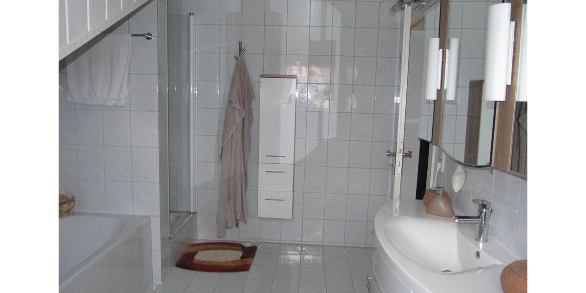 Dachgeschoßwohnung Thalmassing - 3.5 Zimmer, 102 m&sup2;, 800&euro; | Angebot:26405809