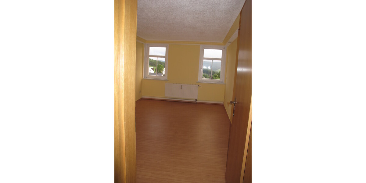 Drei-Zimmer-Dachwohnung in ruhiger Lage mit guter Fernsicht - Etagenwohnung Lauter-Bernsbach Bernsbach | Angebot:14517910