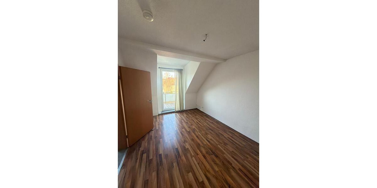 Dachgeschoßwohnung Essen Stadtbezirk VII - 5 Zimmer, 100 m&sup2;, 695&euro; | Angebot:24884993