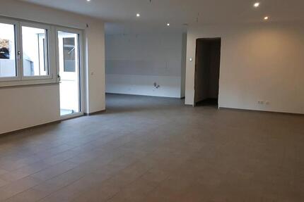 2 Zimmer Wohnung Souterrain Terrasse Freiburg Mooswald zimmer