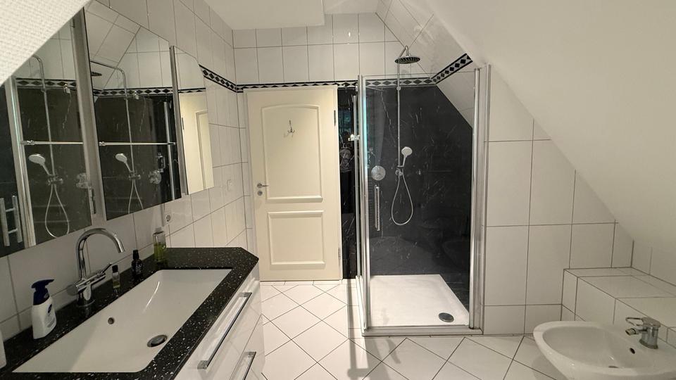 Etagenwohnung Bad Homburg vor der Höhe Gonzenheim - 3 Zimmer, 130 m&sup2;, 2.200&euro; | Angebot:26395142